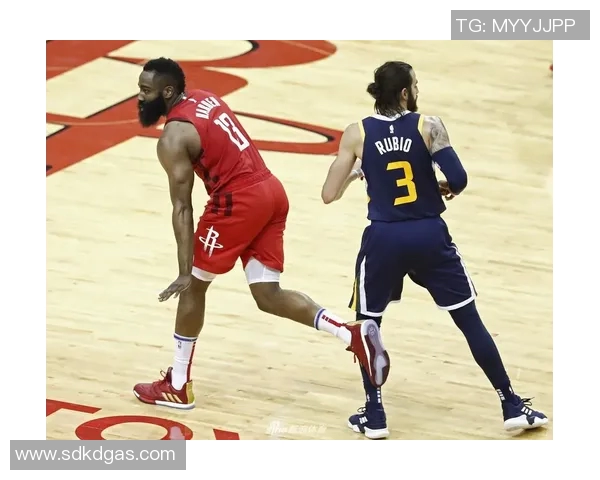 2008年NBA季后赛火箭对阵爵士的经典对决回顾与分析